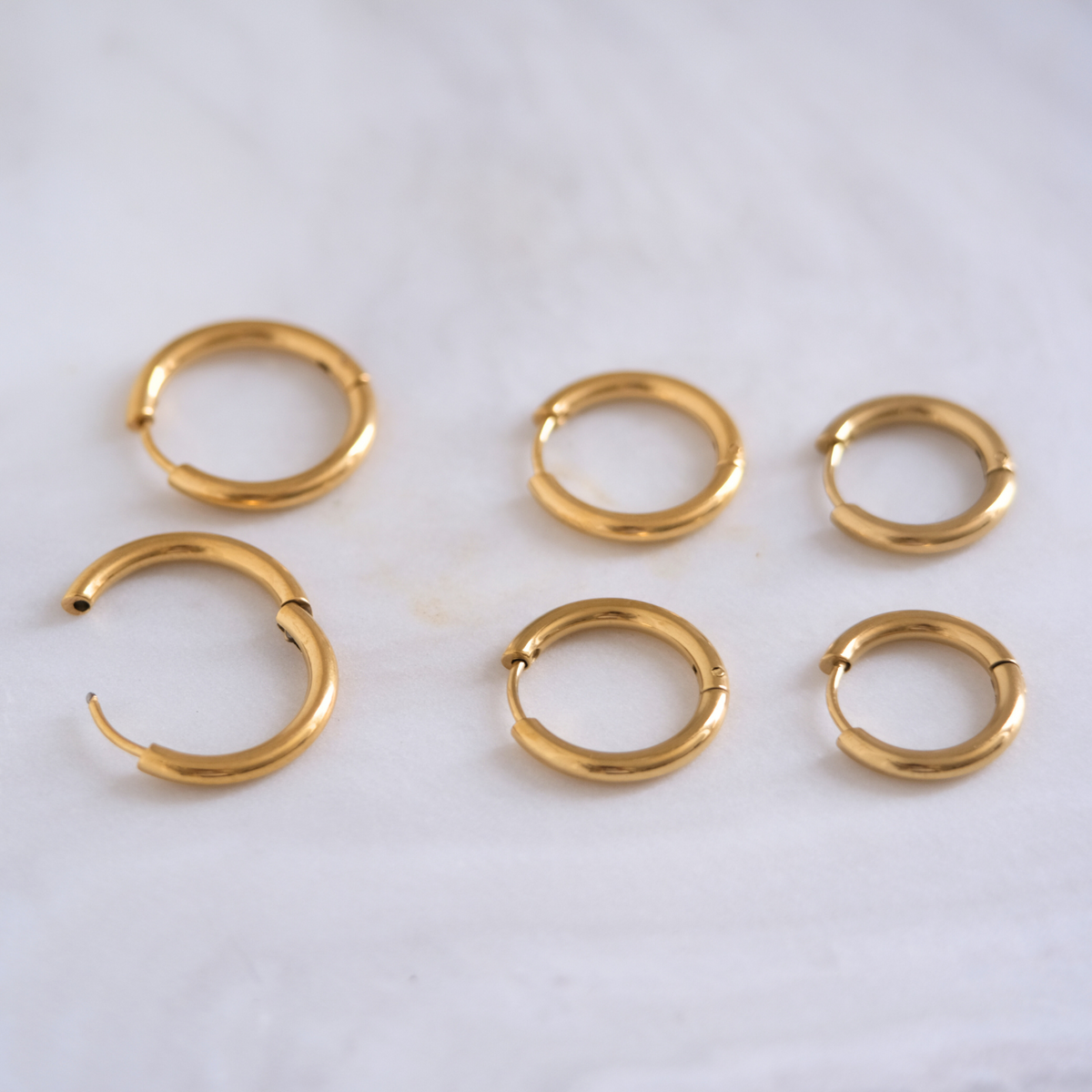 Classic gouden hoops oorbellen set cadeau dames - Amelia Sieraden