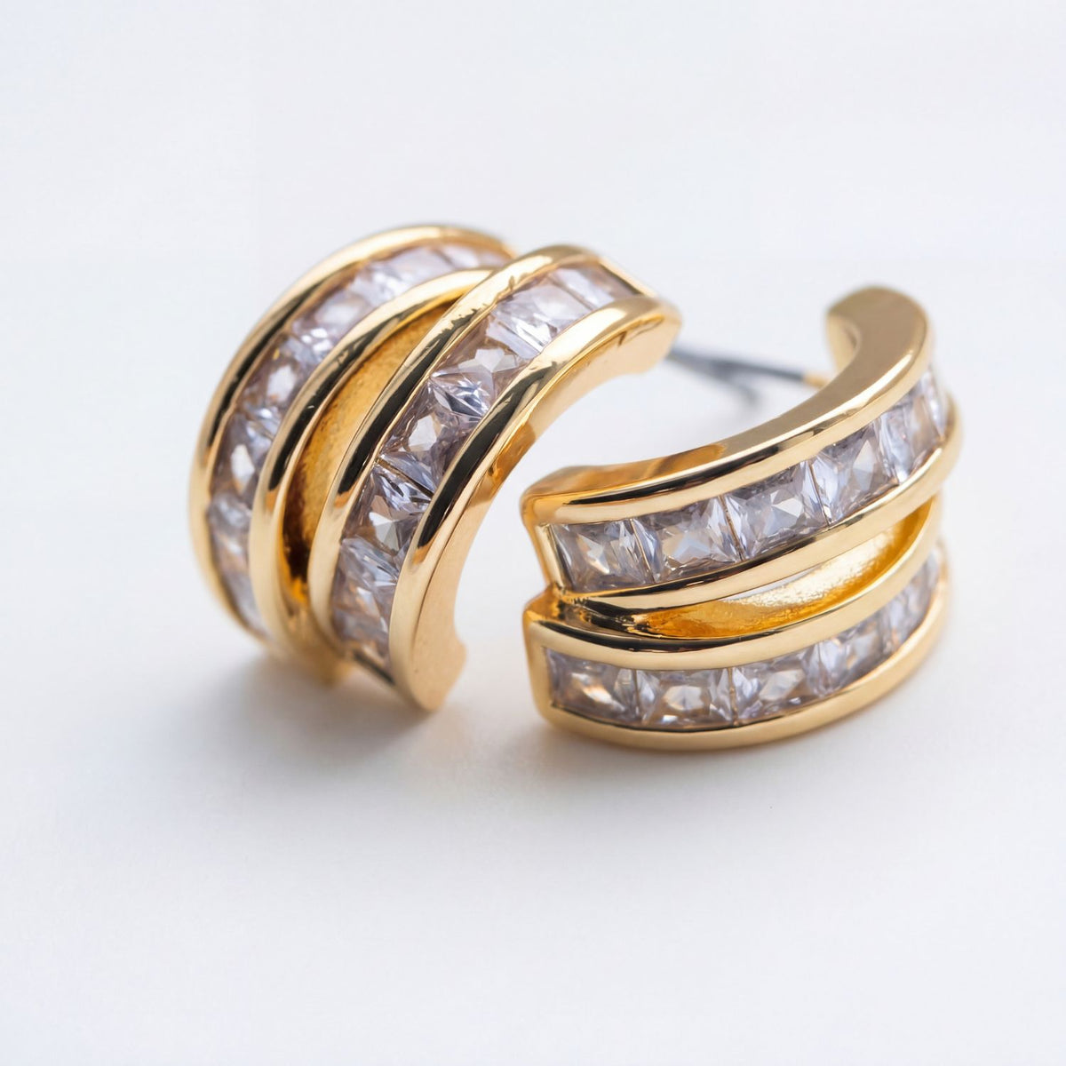 Amalia Diamond Hoops goud zirkonia creolen - Amelia Sieraden