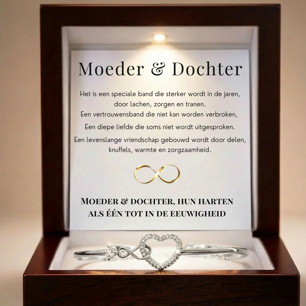 Infinity armband in zilver - detail hartbedeltje