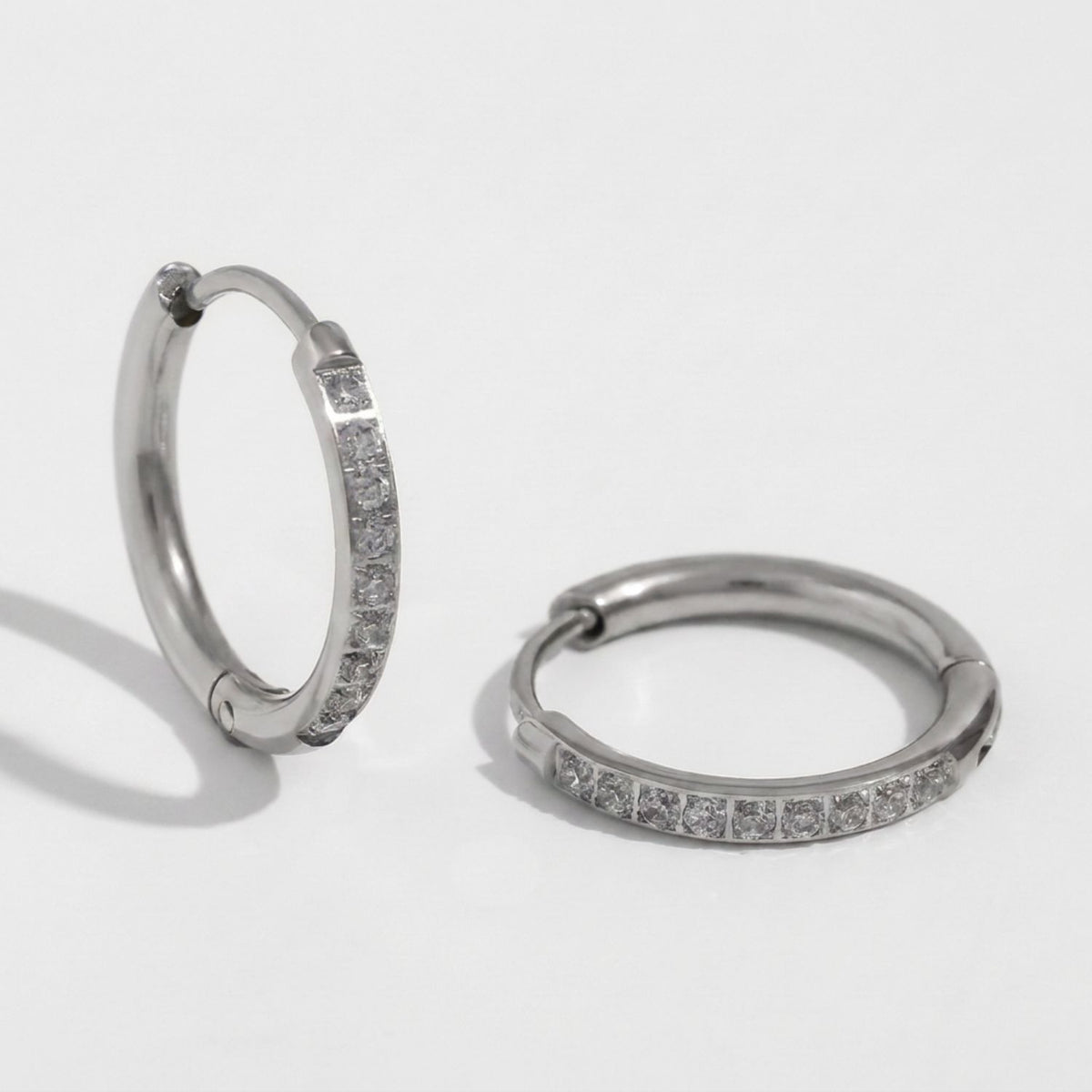 Luna creolen zilver zirkonia hoops dames - Amelia Sieraden