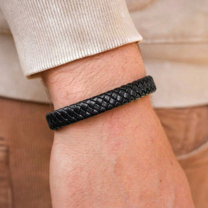 Zwarte Gevlochten Armband met Gravure voor Mijn Man