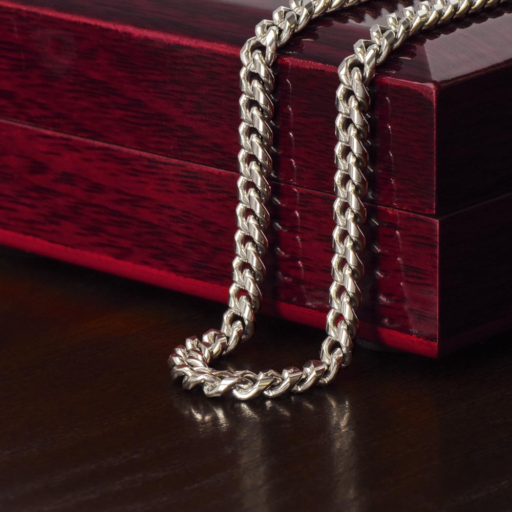 Chain necklace in luxe mahogany LED gift box